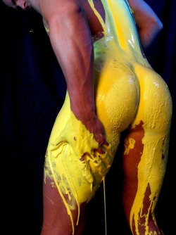 hungandthick:  MuscleButtCoveredInPaint 