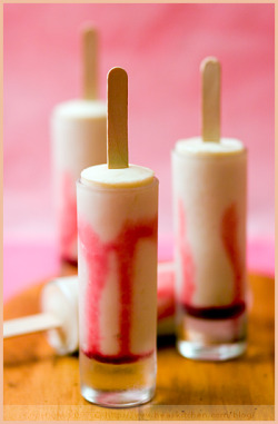 healthyblonde:  Greek yogout “ice cream” pops!Just add: blended