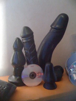 (via XtremeFistMen - my collection with a 10cm wide that doesnt