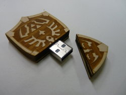 elmundodekoke:  it8bit:  Hyrule Shield USB  - by zantaff  