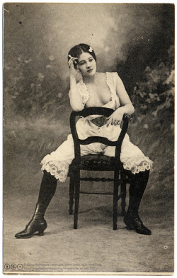 back-then:  Just sitting there ca. 1904 