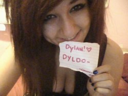 thatlittlegirlfromtexas:  Coz you always reblog mah pictures c: And it makes me feel spechul. Follow! &lt;3Â http://dyldo-.tumblr.com/  this was just too cute not to reblog! check her page out, but she&rsquo;s under 18 so behave yourself! :)