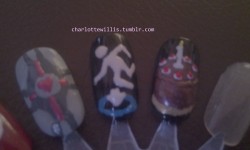 tr00nerd:  Hand-painted Portal nails submitted by charlottewillis.