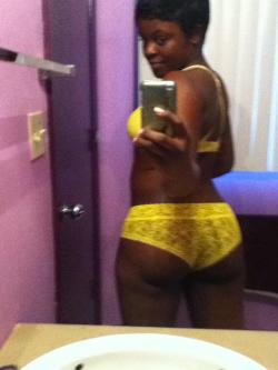 ebonybuzz:  i thought i should upload some hot shots of yellow