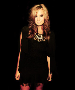  I die every time I see this face! I love Demetria Devonne Lovato