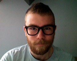 otter-monkey:  Wondering if I suit these glasses with my hair