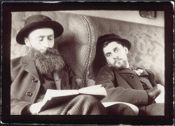 hairymouthfuls:  Edouard Vuillard on a train with Antoine Bibesco.