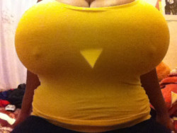 smoothieluv:  (via #TITTYTUESDAY —-»&gt; on Twitpic) 