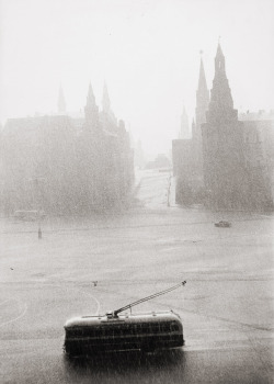 Tram passing the Kremlin on a rainy day photo by Lisa Larsen,