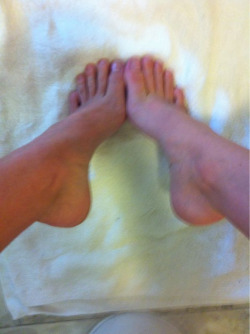 jessieandrews:  My feet for the feet sniffers 