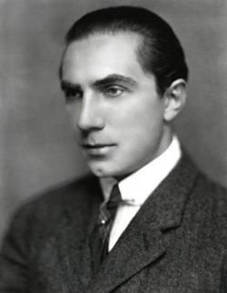 stickiemickie:  greggorysshocktheater:  Young Bela Lugosi  Oh