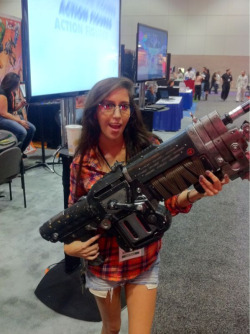 @sirpsychosexy73 let me hold the Gears of War 3 gun! Hell yeah!!!