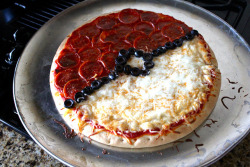 nerdsexins:  mmm poke pizza! 