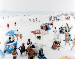 Cabo Frio Sorvetes (#1691) photo by Massimo Vitali, 2003