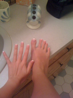 forurviewingpleasure:  For my foot lovers….I got a mani/pedi!!