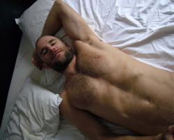 guysthatgetmehard:  bedtime…  Can I join?