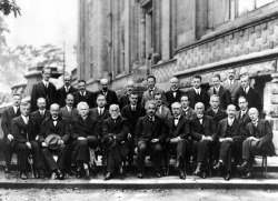 awesomepeoplehangingouttogether:  Famous Physicists hanging out