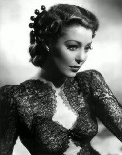 hedda-hopper:  retrogasm:  Loretta Young  He Stayed For Breakfast