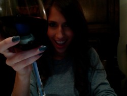 Cheers to @Lucyvonne11 and @XtinaDB because I wish I was drinking this wine with them! &lt;3