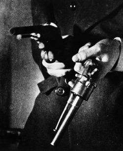oldhollywood: Un Chien Andalou (1929, dir. Luis Buñuel) “The