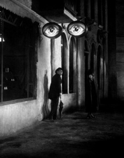 regardintemporel:  Die Strasse (The Street), dir. Karl Grune,