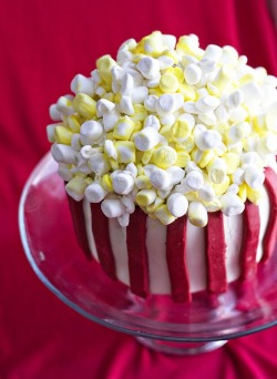 lovelylovelyfood:  “Popcorn Bucket” Cake With Fondant Frosting