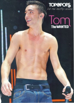 1d-tw-mcfly-scans:  Poster in Top Of The Pops  oh my jesus! ;o 