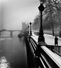 wonderfulambiguity:  Wolfgang Suschitzky, Embankment, London,