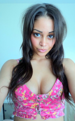 ultimatebeauties:  uniquenicci 