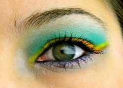 happyhues:  Such a pretty aqua green eyeshadow look using MAC!