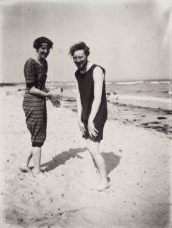 Virginia Woolf & Clive Bell on the beach at Studland Bay,