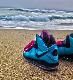 fuckyeahnikes:  http://purplehartcollection.tumblr.com/  SouthBeach