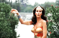 fuckyeahlyndacarter:  Wonder Woman twirls her Golden Lasso 