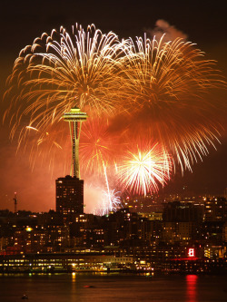 nwkphoto:  Alki view of Gasworks fireworks 