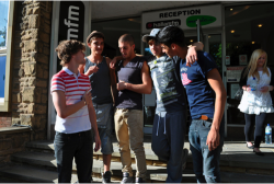 marchingtwobytwo:  The boys outside Hallam fm  love this pictire &