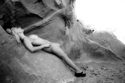 marilynsnowxxx:  Posing nude outdoors at Red Rock.