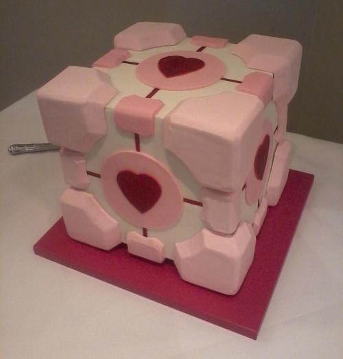 gaminglamour:  Such a beautiful wedding cake!  DO WANT