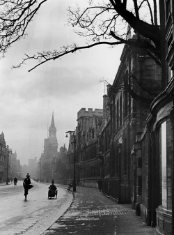 m3zzaluna:  oxford street scene, england, 1931 photo by alfred