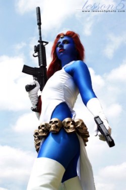 comicbookcosplay:  Kearstin Nicholson as Mystique 