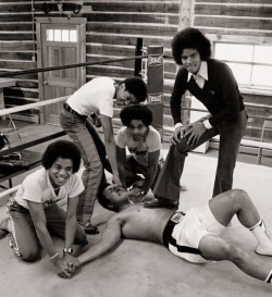   Muhammad Ali sits down with The Jackson 5 (1977) [PART 2] 