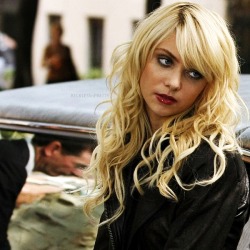 recklessnpretty:  Jenny Humphrey | Season 3 