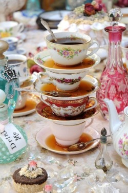 marikeet:  gothiccharmschool:  A very charming mad tea party.