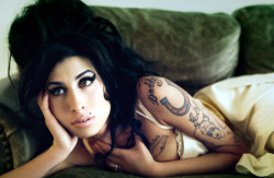 fuckyeahsexychicks:  RIP Amy Winehouse 