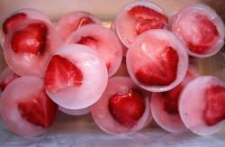 floriella:  frozen strawberries. ♡