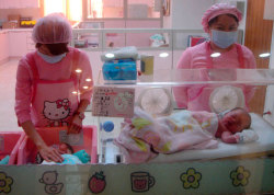 degig:  In Taiwan, there’s a Hello Kitty Hospital! Each bed