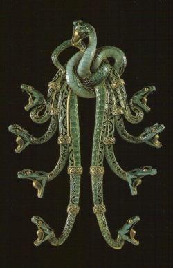 kawahineaihonua:  Gold and enamel brooch ~ René Lalique, Paris,