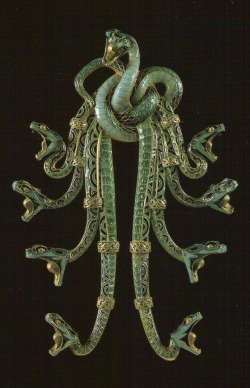 marthajefferson:  langoaurelian:  Gold and enamel brooch ~ René