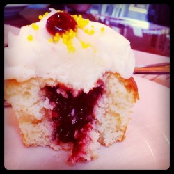 thecrocodilehunter:  Lemon zinger cupcake with raspberry filling.