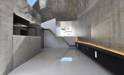 symmetrical:  (via enochliew)  House in Abiko by Fuse-Atelier