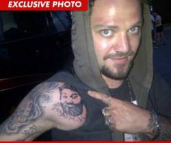 hystericallyyours:  dont-b-a-drag-just-b-a-queen:  Bam Margera